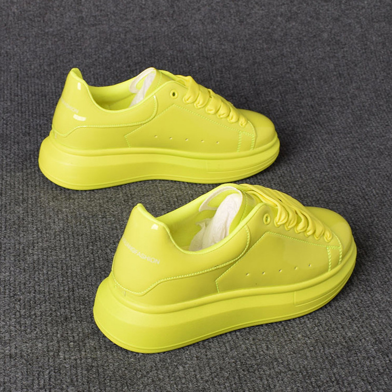 Men Shoes Casual - أحذية كاجوال بيضاء مطلية باللاكيه للرجال