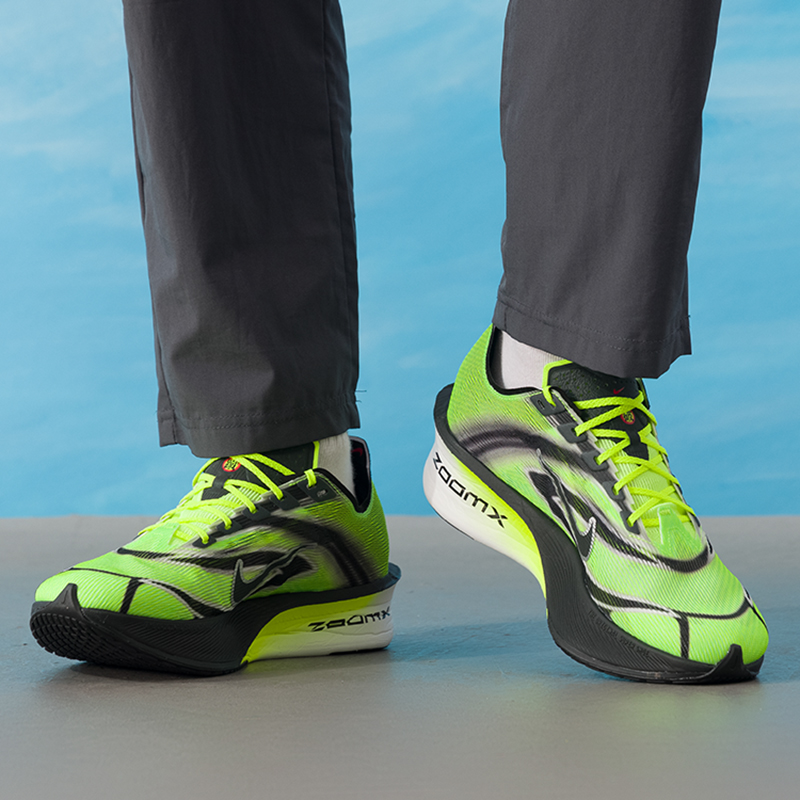 حذاء رياضي رجالي من نايكي Zoom - مراجعة Men'S Shoes Zoomx وسعره