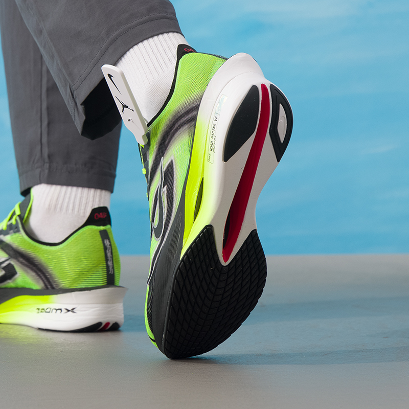 حذاء رياضي رجالي من نايكي Zoom - مراجعة Men'S Shoes Zoomx وسعره
